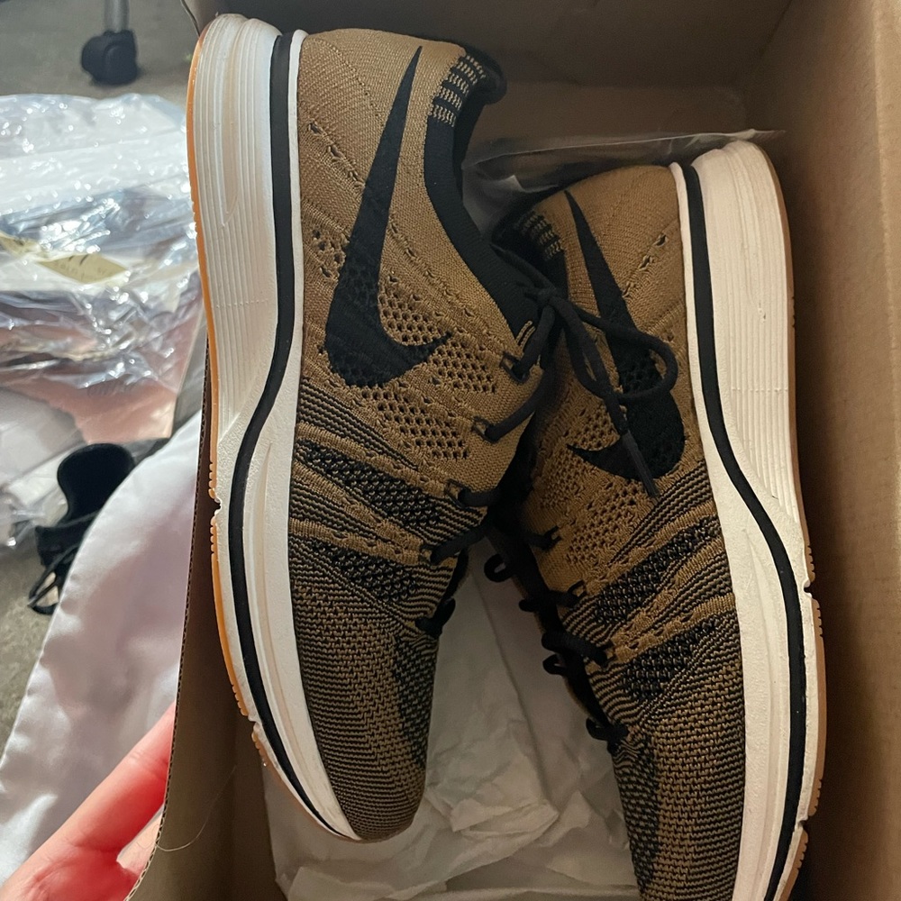 Nike Flyknit Trainer- Womens 8/Mens 6.5